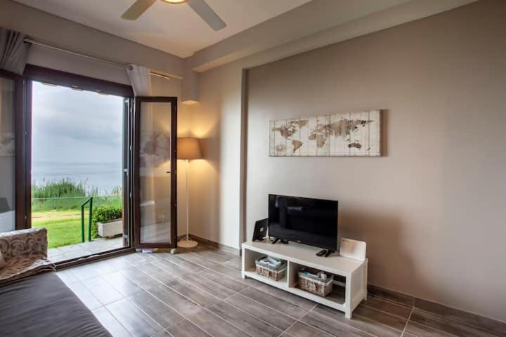 Mola Kaliva Sea View, 100M From The Beach! Bagian luar foto